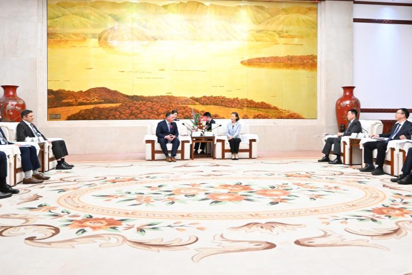 Guo Ningning Meets with Delegation from Nova Scotia of Canada