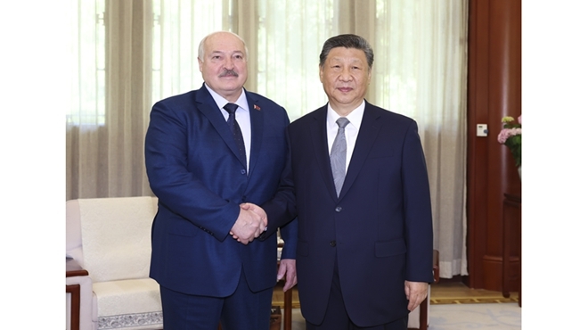 习近平会见白俄罗斯总统卢卡申科