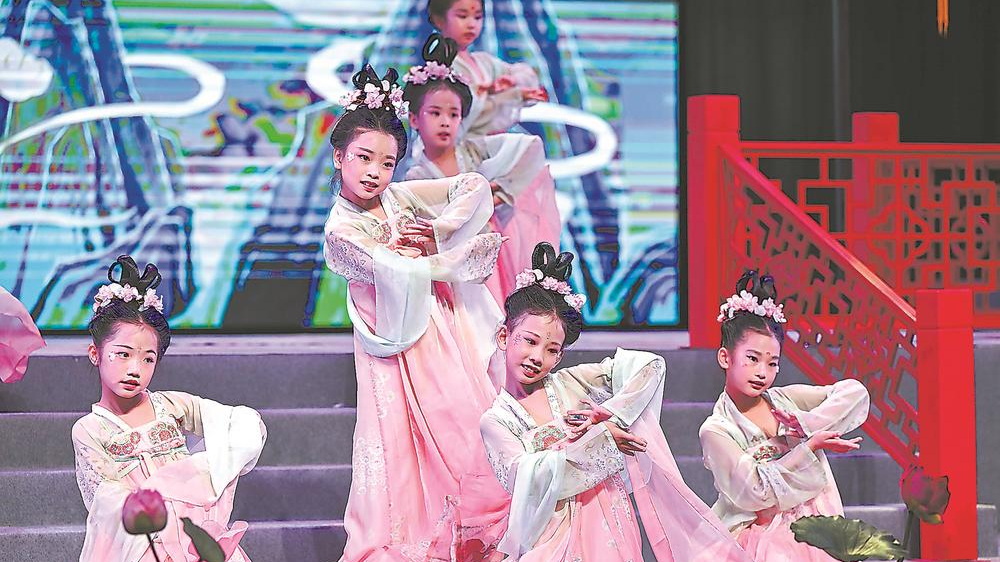 第七届海峡汉服文化节暨2024汉服时尚周在福州举办