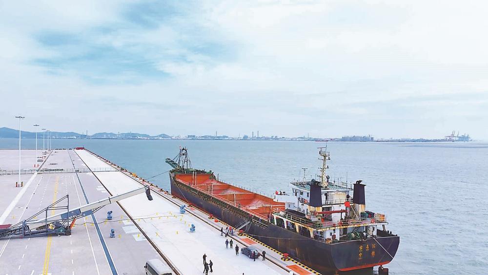 莆田涵江作业区首个万吨级泊位开港启航