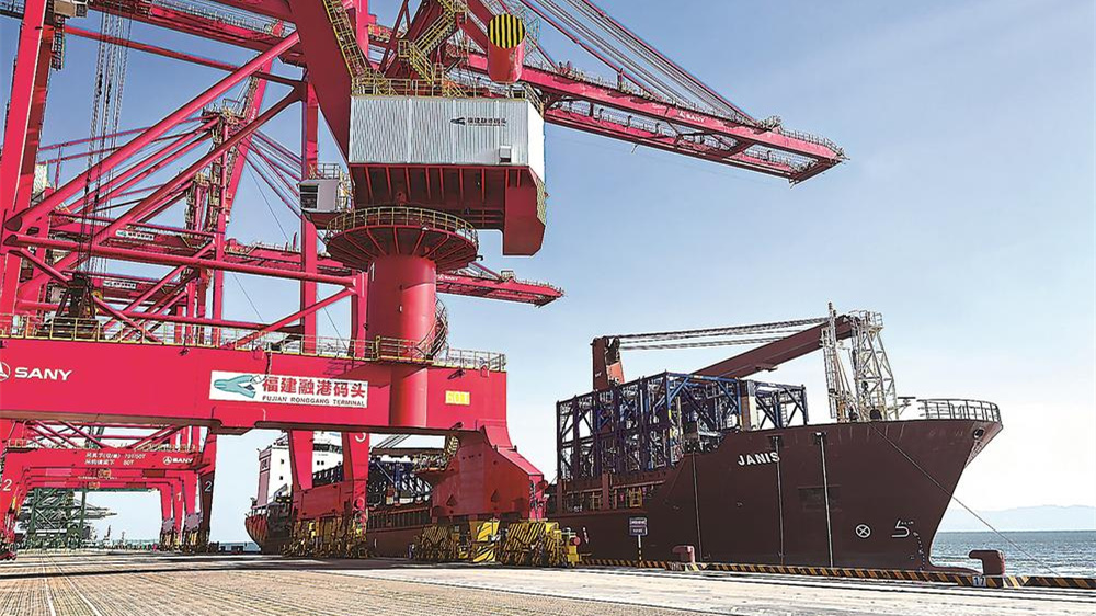 福州港首个零排放全电动码头迎来首艘外贸船舶