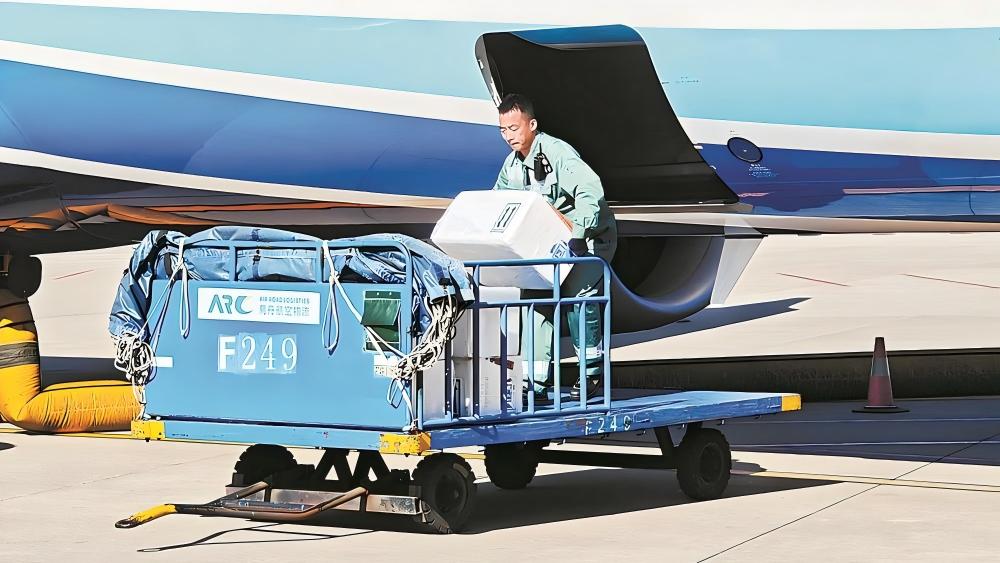 全国首票来自印尼的冷冻榴莲落地福州