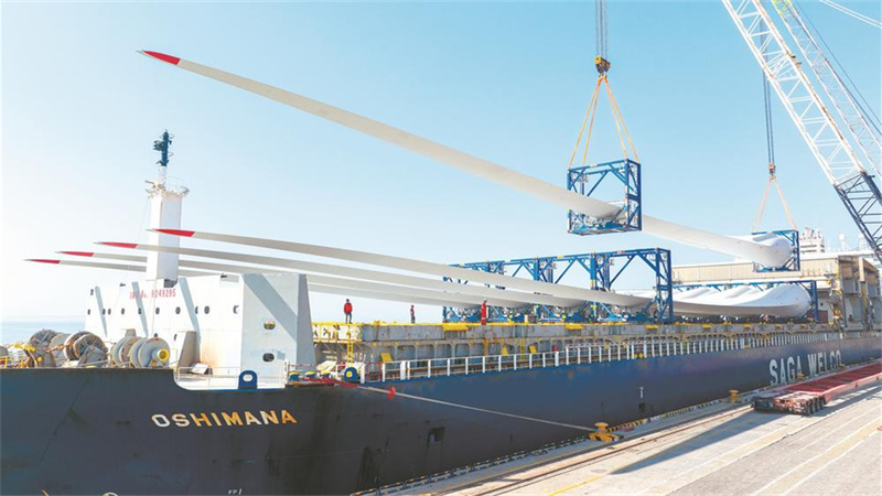 福州港新年首趟风电设备“乘风”出海