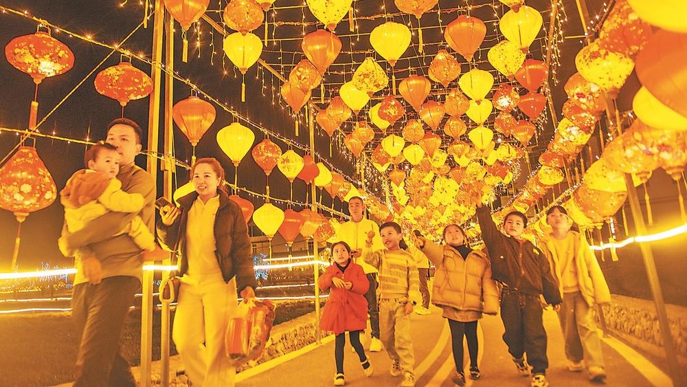 永春县桃城镇花石社区打造山海经主题灯会