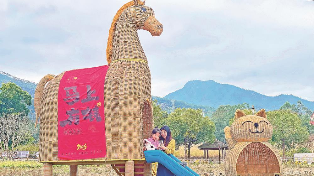 当蒙古包遇上稻草马