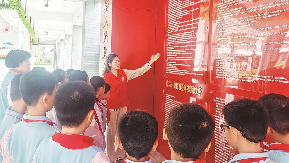 “宪法入童心，法治润成长”主题宣讲活动