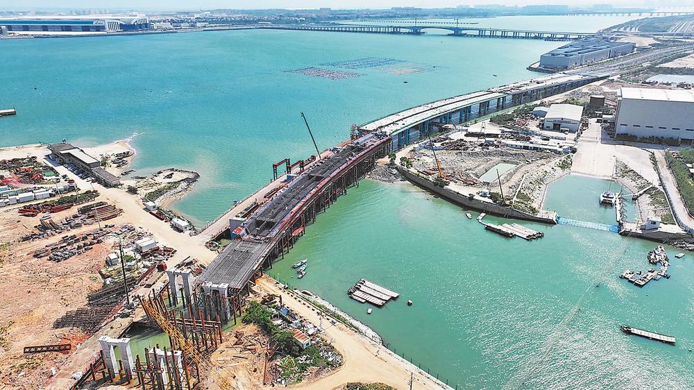 滨海大道桥梁连接线“骨架”成型 预计年底通车