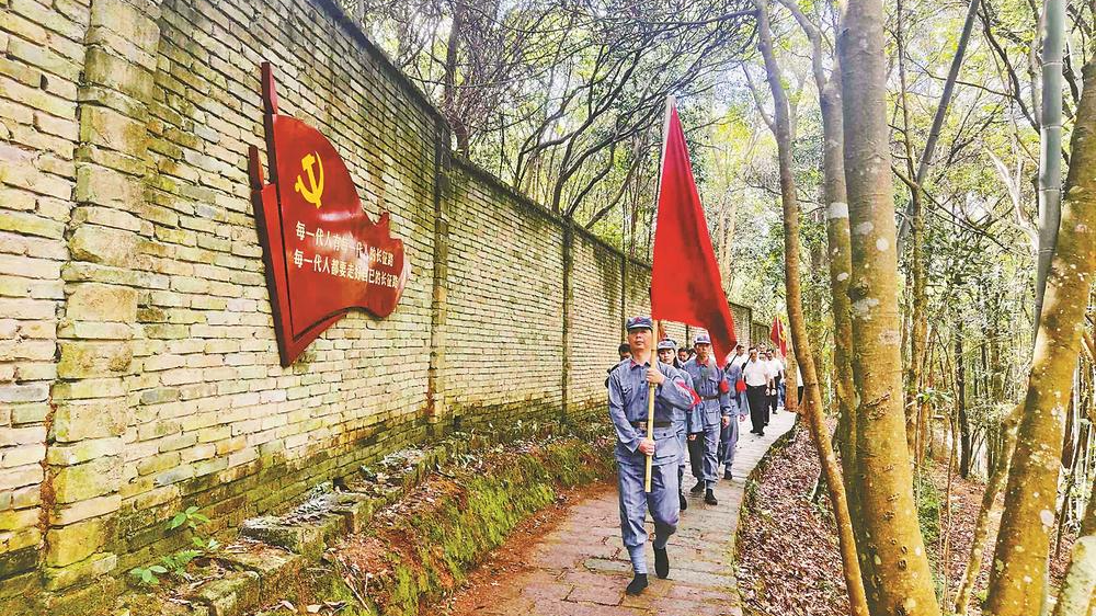 福州市纪念中国工农红军长征胜利90周年主题活动在晋安区宦溪镇降虎村举行
