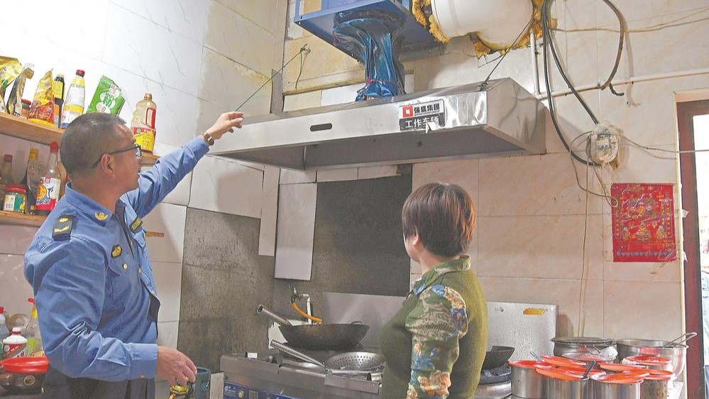 霞浦县执法人员深入辖区开展餐饮油烟污染扰民专项检查