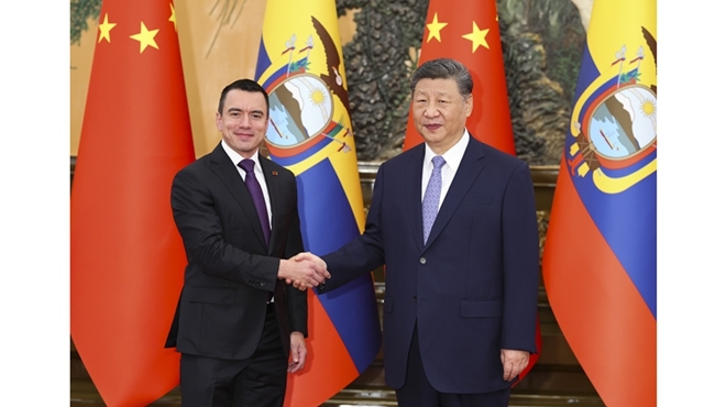 习近平会见厄瓜多尔总统诺沃亚
