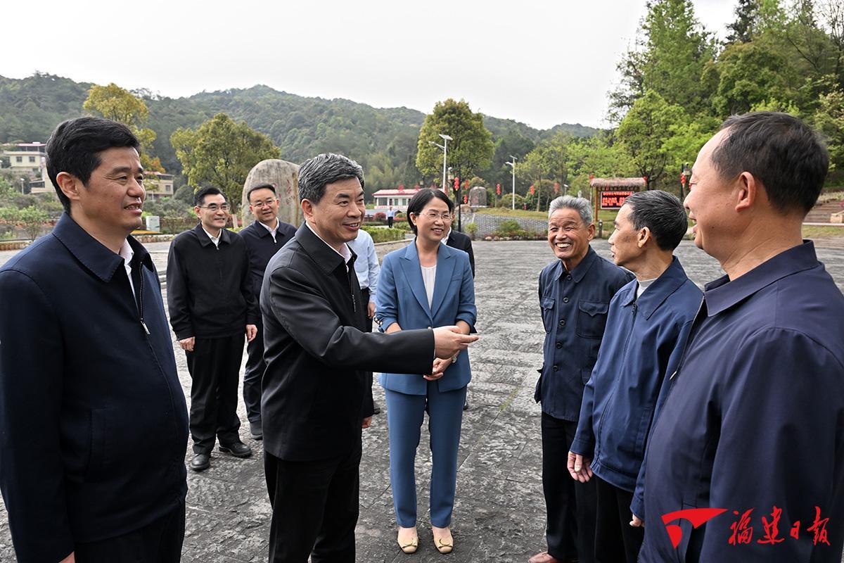 周祖翼在龙岩市武平县调研