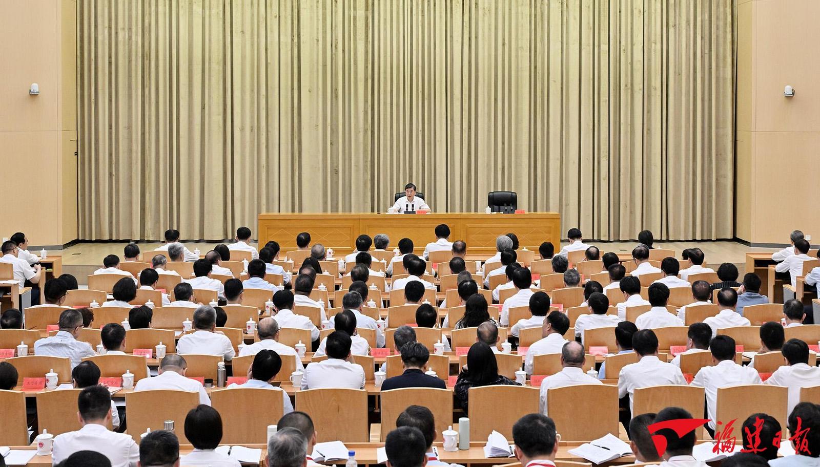 周祖翼讲授深入贯彻中央八项规定精神学习教育专题党课