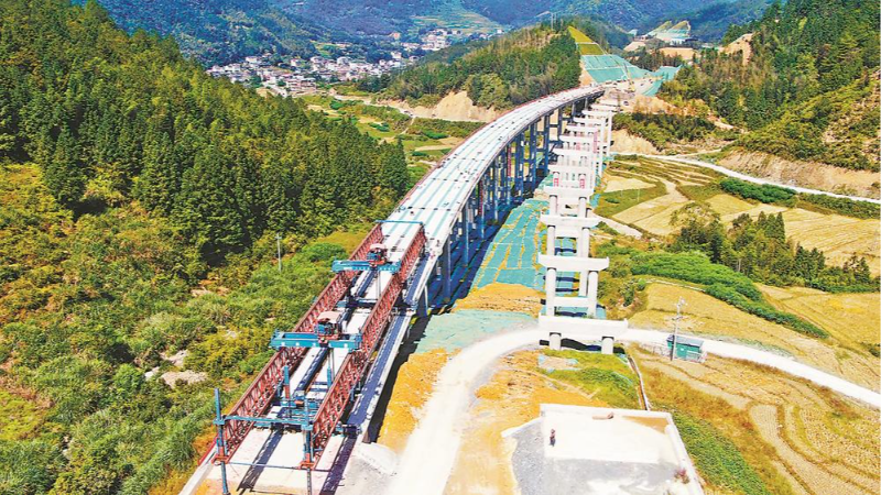 田安高速魁城大桥右幅完成架设